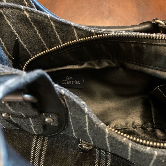 Gently Used Cloth Purse - Picture 3 of 4